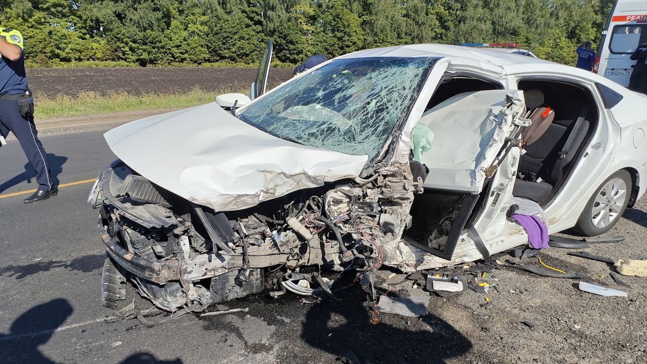 Опубликованы фото с места аварии с пострадавшим на трассе в Пензенской области — penzavzglyad.ru