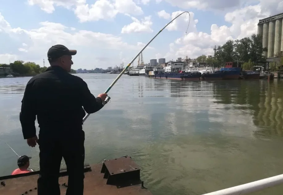 В Ростовской области погиб рыбак, поплыв за снастью в водоеме — Privet-Rostov.ru