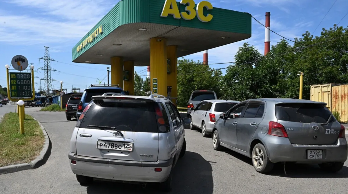 В Петербурге начали ограничивать продажу бензина — UA.NEWS