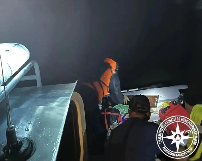 В Башкирии люди на лодке без топлива оказались посреди водохранилища — Resbash.ru