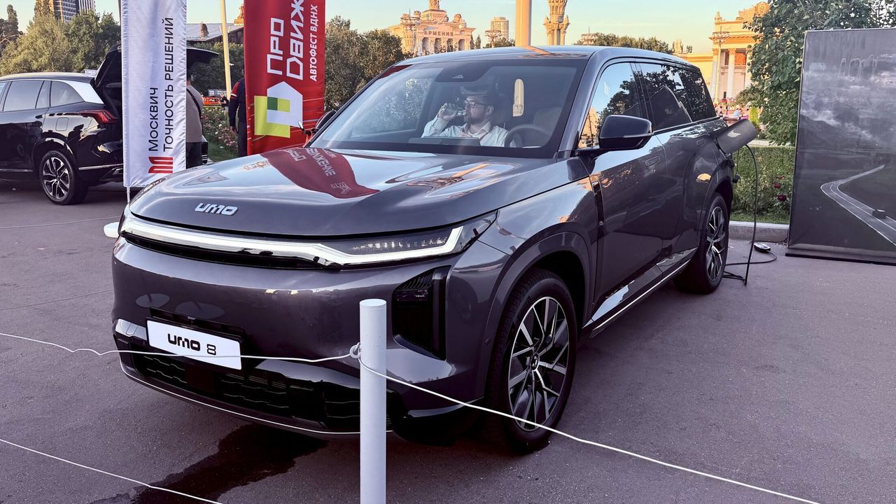 В России начались продажи нового кроссовера от «Яндекса». Сколько стоит UMO 8, который выпускают на «Москвиче — Автоновости дня