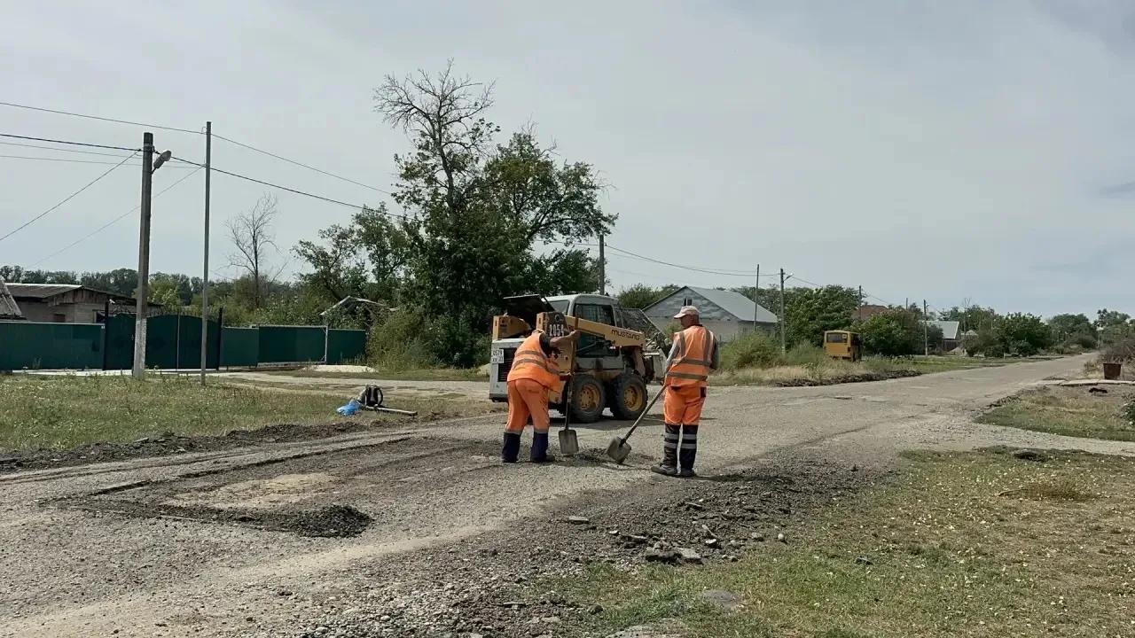 В поселке Рассвет на Ставрополье приступили к ремонту дорожного полотна — Вечерний Ставрополь