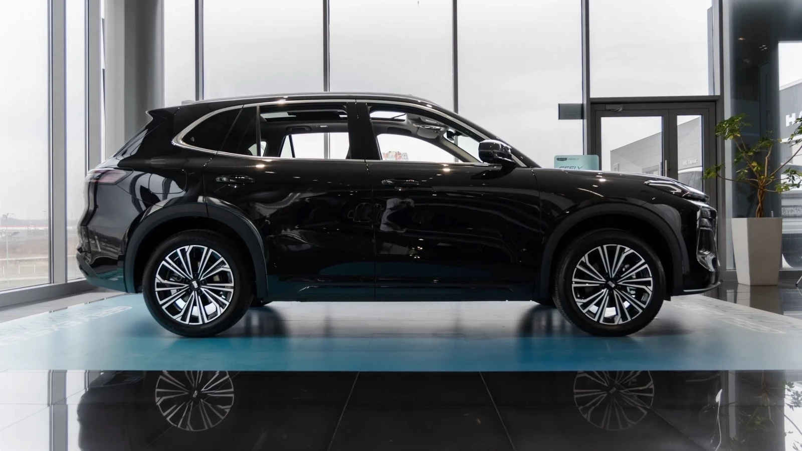 Последовательно не значит параллельно. Geely EX5 EM-R пришел в Р?... — xn----7sbbeeptbfadjdvm5ab9bqj.xn--p1ai