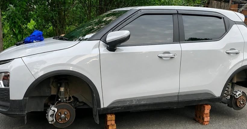 Если у автомобиля украдут колесо посреди ночи, покроет ли страховка ущерб, понесенный владельцем? — Vietnam.vn