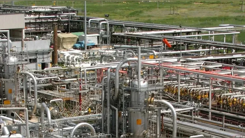 НПЗ в Казахстане будет принимать российскую нефть на переработку и отправлять бензин в Россию — open.kg