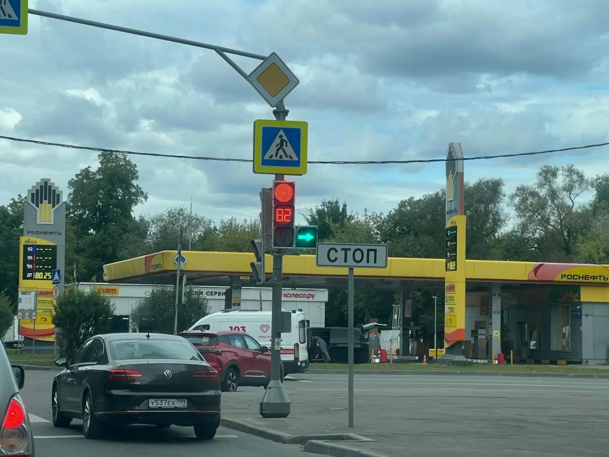 Что происходит на московских АЗС: автомобилисты снова встали в очередях — Бизнес журнал
