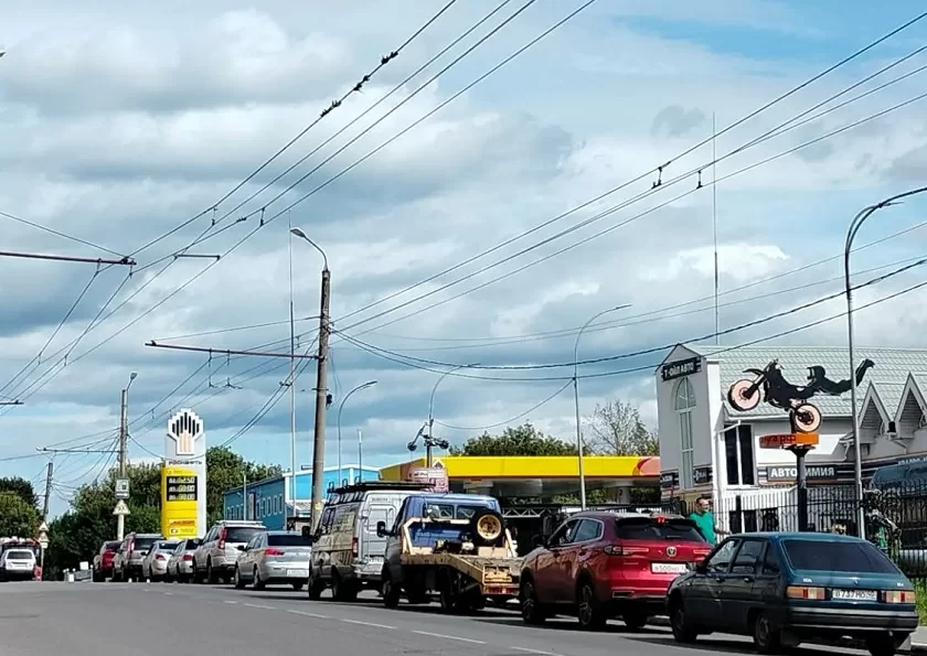 В Калужской области система «чет/нечет» уменьшила время ожидания в очереди на АЗС — Калужские Губернские ведомости