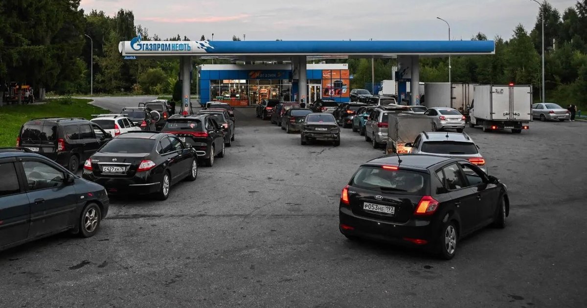 Бензиновый кризис добрался до Москвы: в РФ снова выстраиваются очереди на заправках (видео) — focus.ua