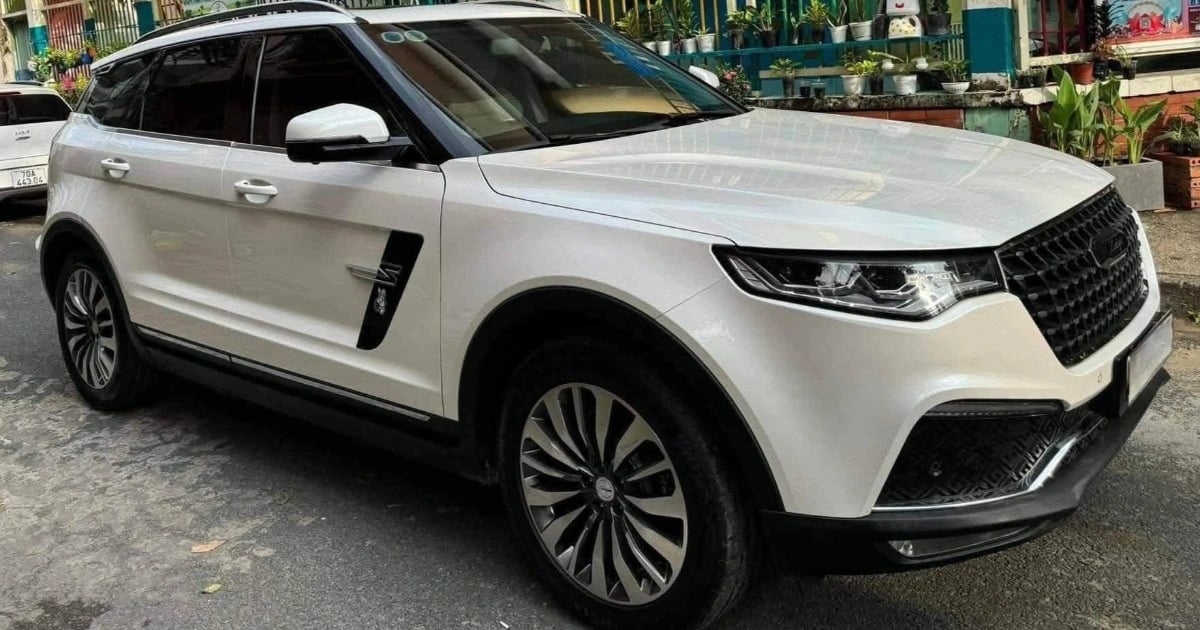 Китайский автомобиль Zotye Z8 выставлен на продажу за 59 миллионов донгов в связи с тем, что он пострадал от наводнения. — Vietnam.vn