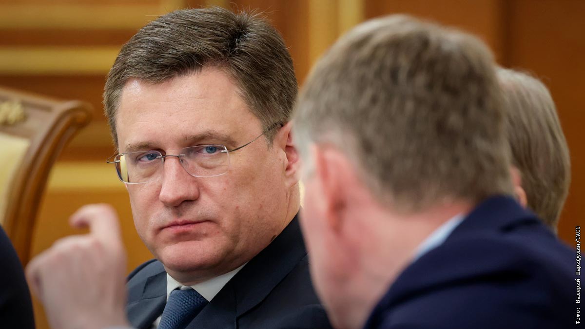 Новак поручил ведомствам и НК не допускать скачков цен на топливо — Интерфакс