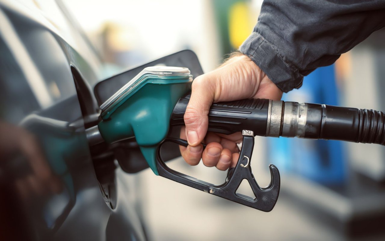 Бензин и дизтопливо на АЗС федеральных нефтекомпаний могут подорожать уже до конца года — Abireg.ru
