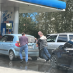 Огромные очереди за бензином скопились на Челябинском тракте в Екатеринбурге — Реальный Тагил