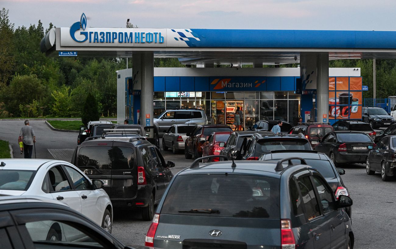 Вторая волна топливного коллапса в РФ. Москва скупает дорогой бензин в Азии — РБК-Україна