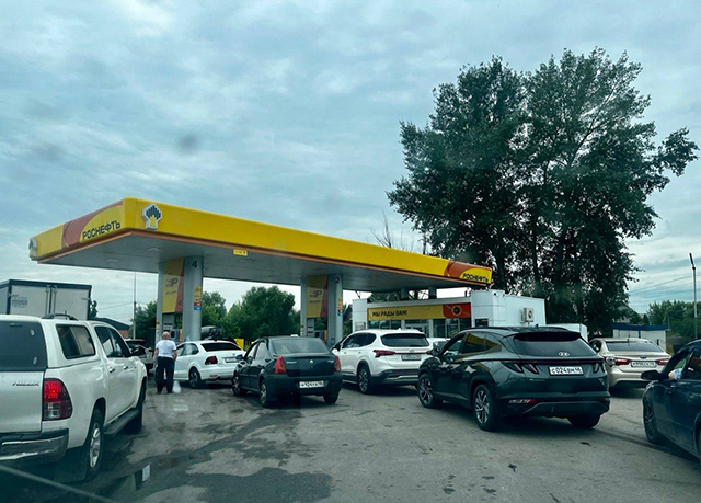 В Курске вернулись очереди на АЗС — Друг для друга