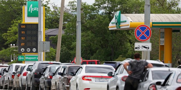 В России бензин исчез с более чем 70% заправок, страну накрыл второй топливный кризис — UKR.NET