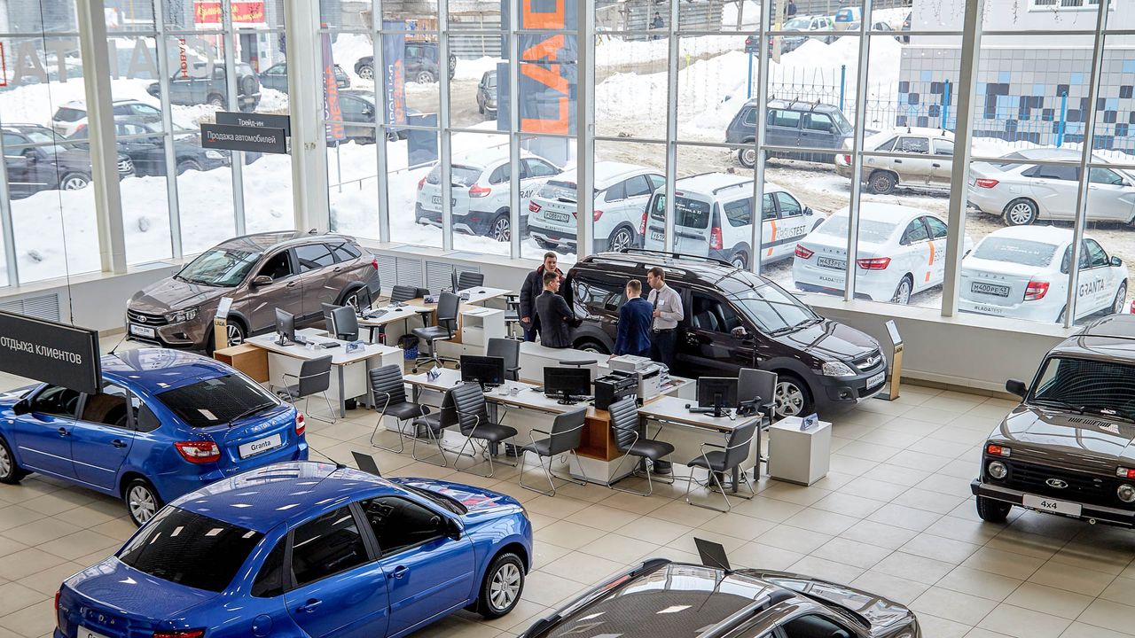 Топливный фактор меняет авторынок: что будет с продажами автомобилей в России в 2026 году — Автоновости дня