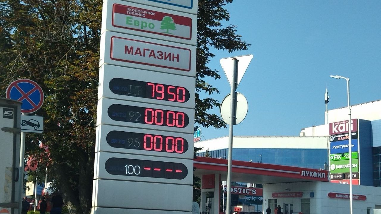 В Пензе более 150 автомобилей ждут в очереди заправку на АЗС у ТЦ «Суворовский — Пенза-Взгляд: новости Пензы и области сегодня