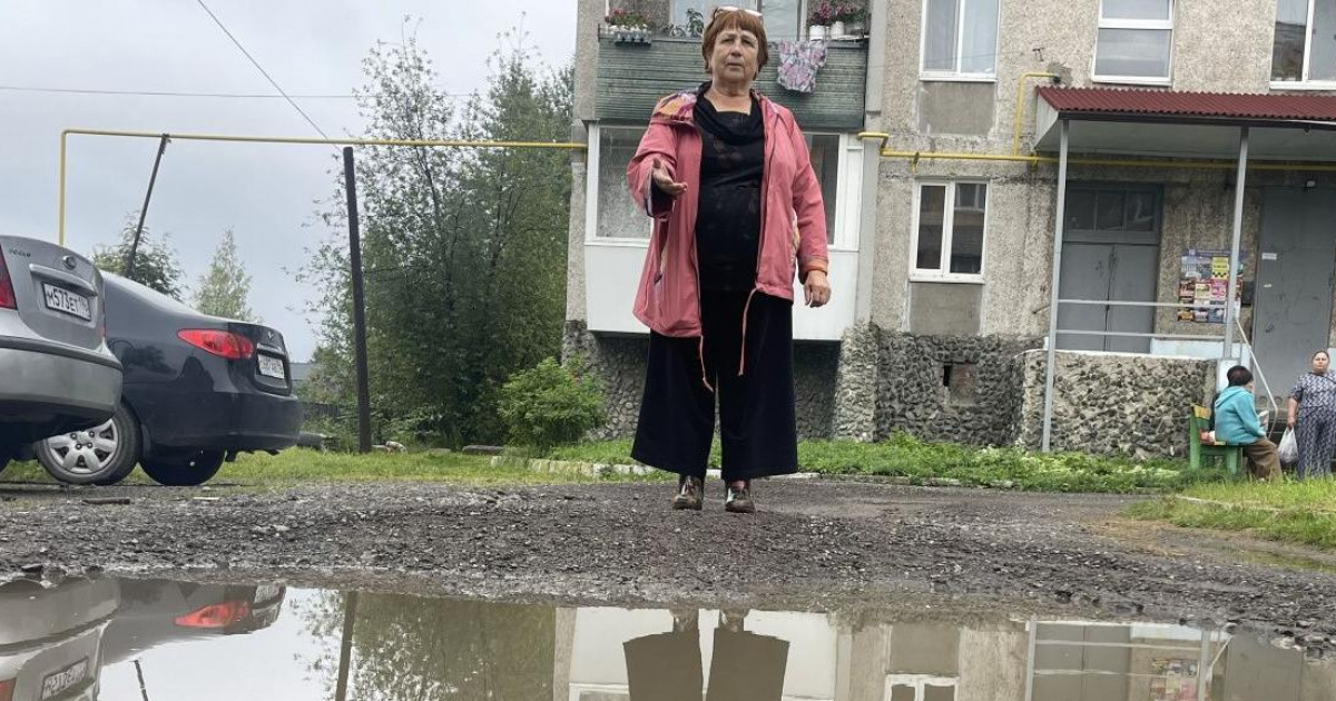 Ездить невозможно. Мы дно черпаем". Серовчанка жалуется на разбитую дорогу во дворе — serovglobus.ru