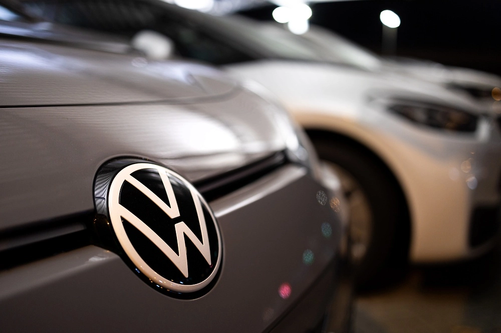 Volkswagen отзывает почти 73 тысячи электромобилей из-за брака батарей — Life.ru