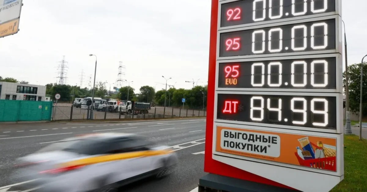 Как проголосует очередь за бензином?. Топливный кризис рассердил россиян и научил объединяться вне государства — Новая газета