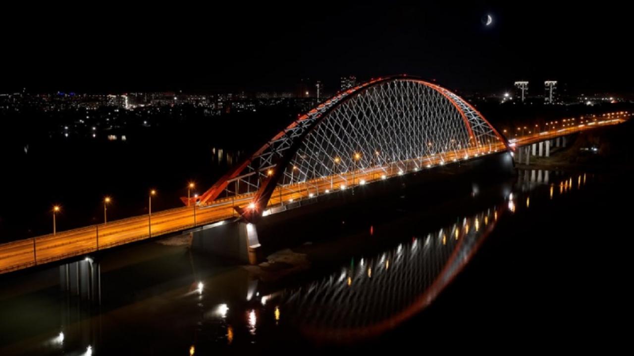 Безопасность превыше комфорта: в Новосибирске вводят жесткие запреты на стоянку у мостов — Правда.Ру