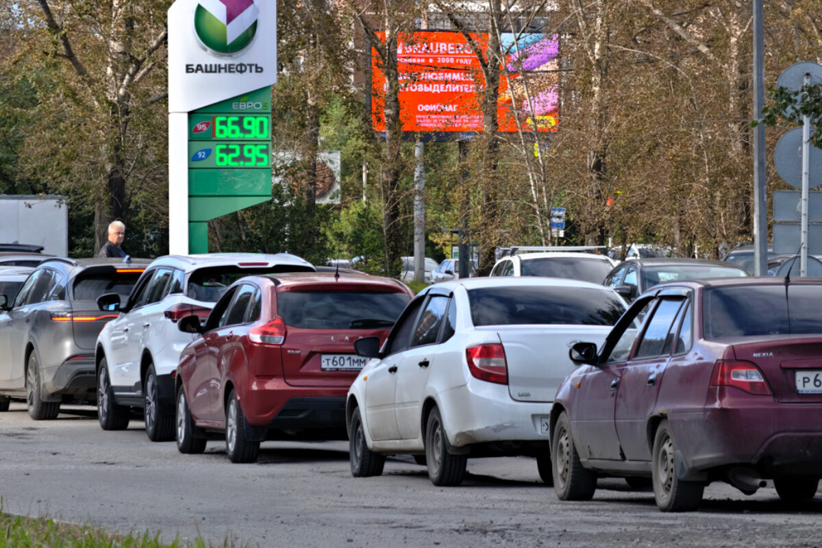 В Екатеринбурге резко подешевел бензин — 66.RU