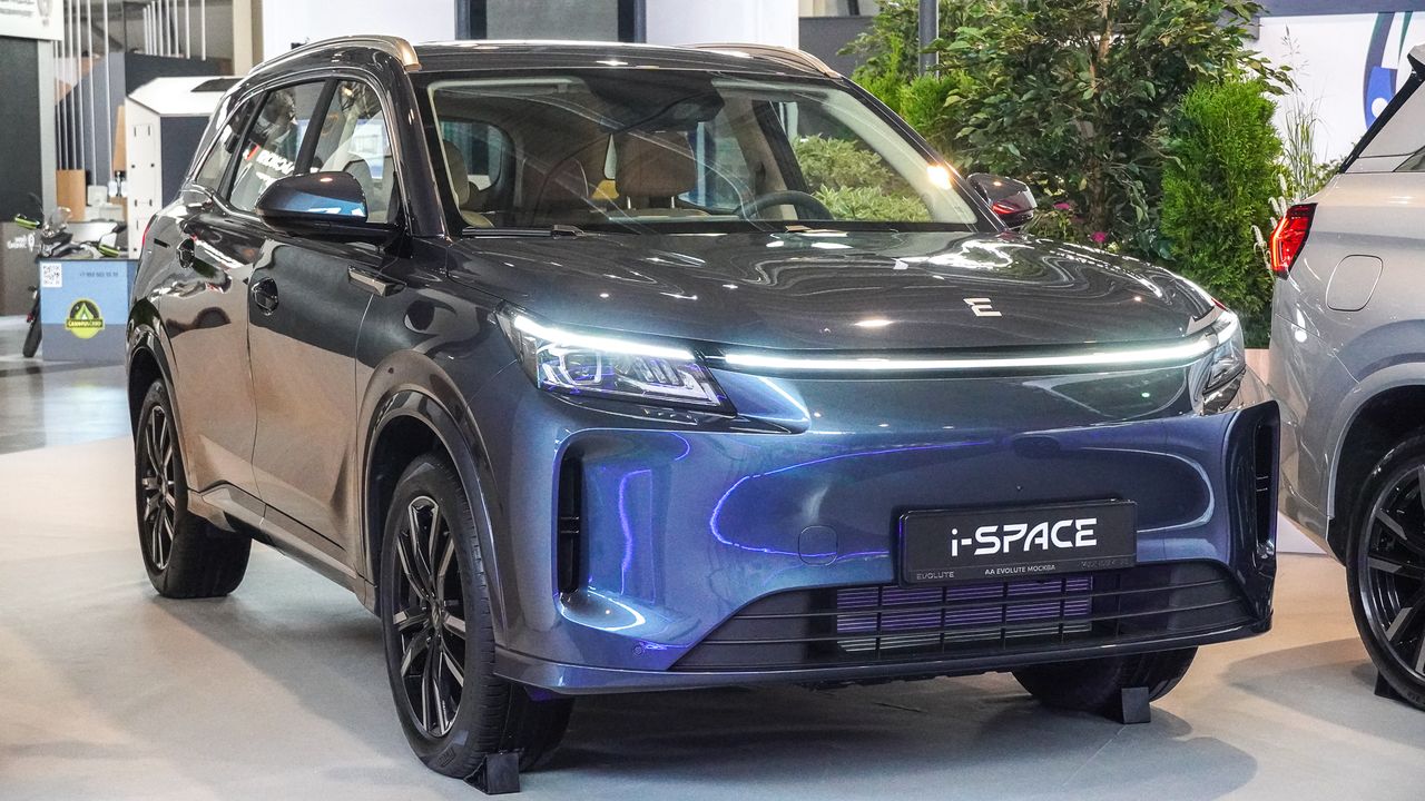 В России поставлен рекорд продаж гибридных автомобилей: сколько «батарейных» машин купили россияне — Автоновости дня