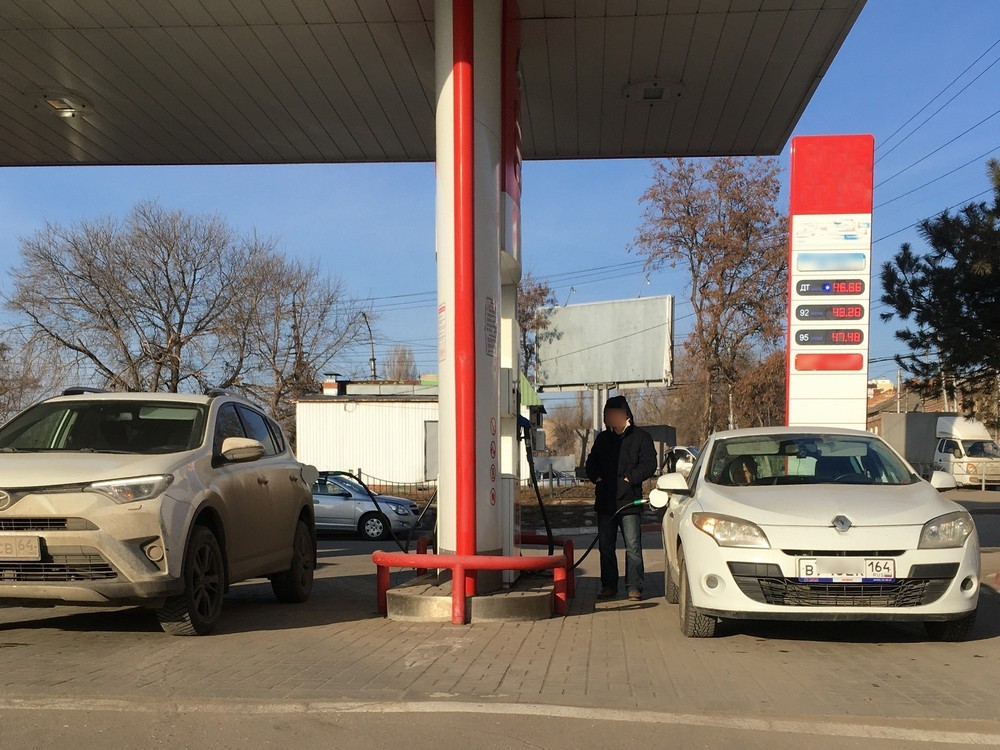 На заправках в Саратовской области снова поднялись цены на топливо — om-saratov