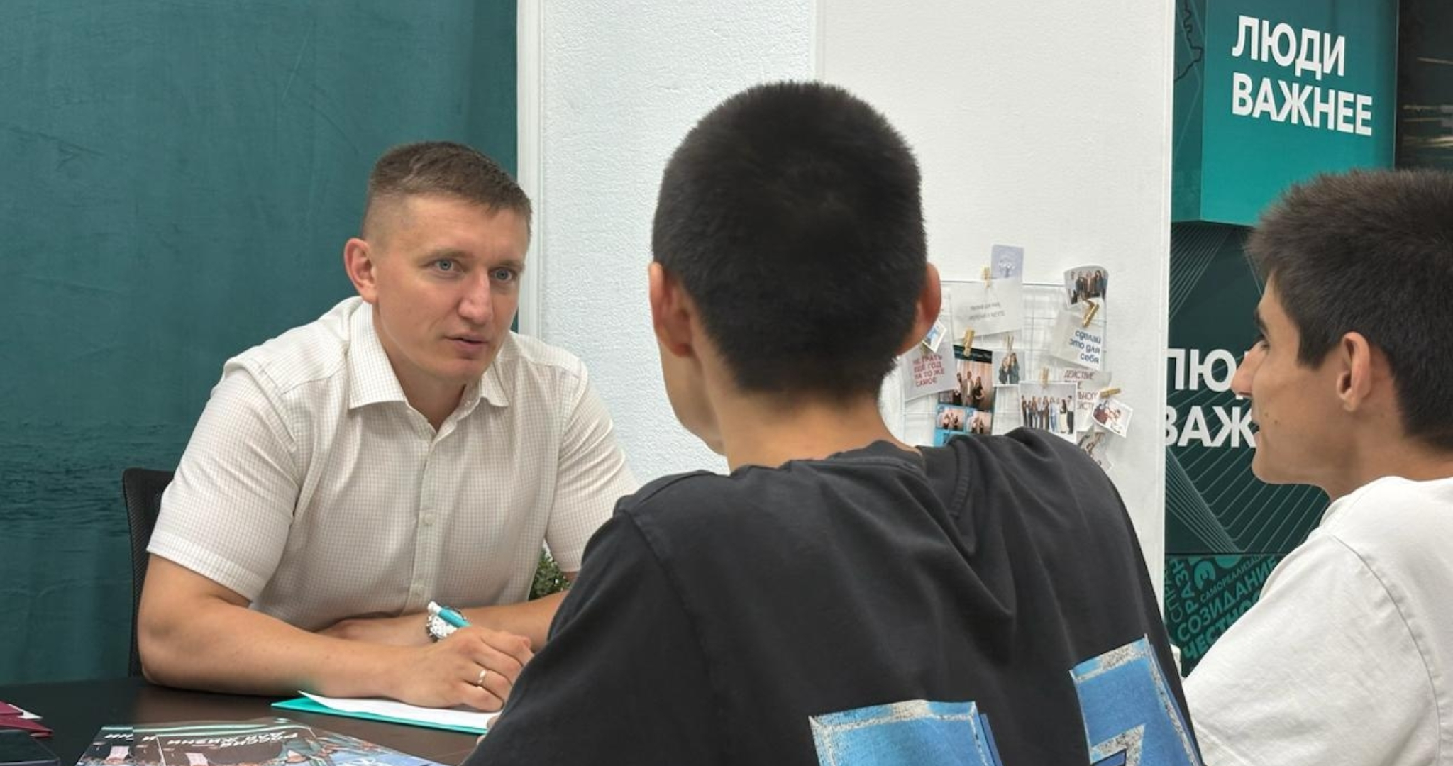 Кандидат в губернаторы от «Новых людей» Владислав Тулаев обсудил с жителями Саранска состояние дорог и тротуаров — Инфо РМ