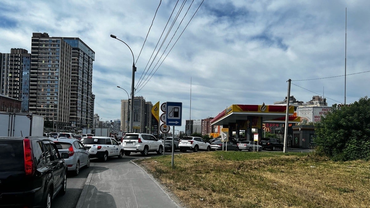 Власти ощутили напряжённость: Новосибирск снова ищет бензин — Активатика