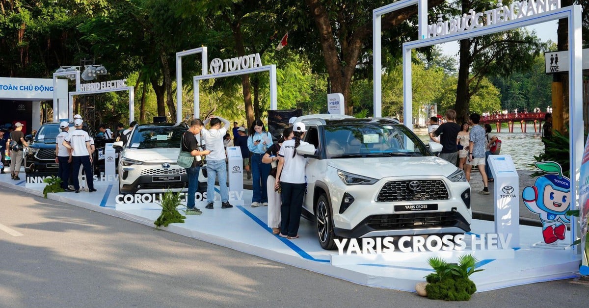 Компания Toyota Vietnam продолжает предлагать значительные льготы для стимулирования автомобильного рынка в октябре 2026 года. — Vietnam.vn