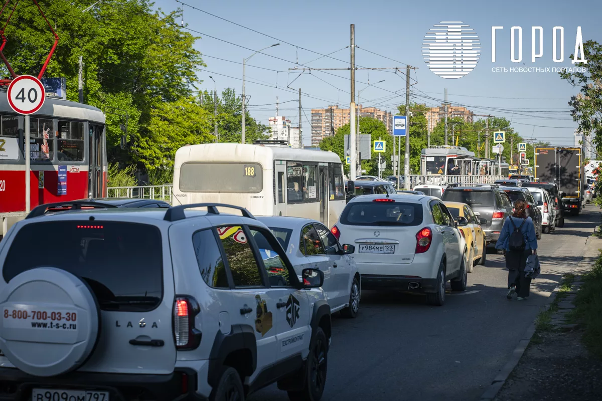 В Краснодаре семибалльные пробки: силовики перекрывают выезды из города — Новости Краснодара - Город