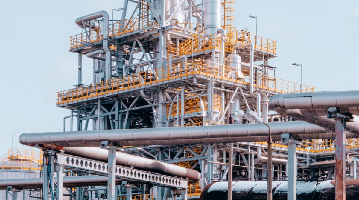 Россия договорилась перерабатывать часть своей нефти в Казахстане на фоне украинских атак — Слово и Дело