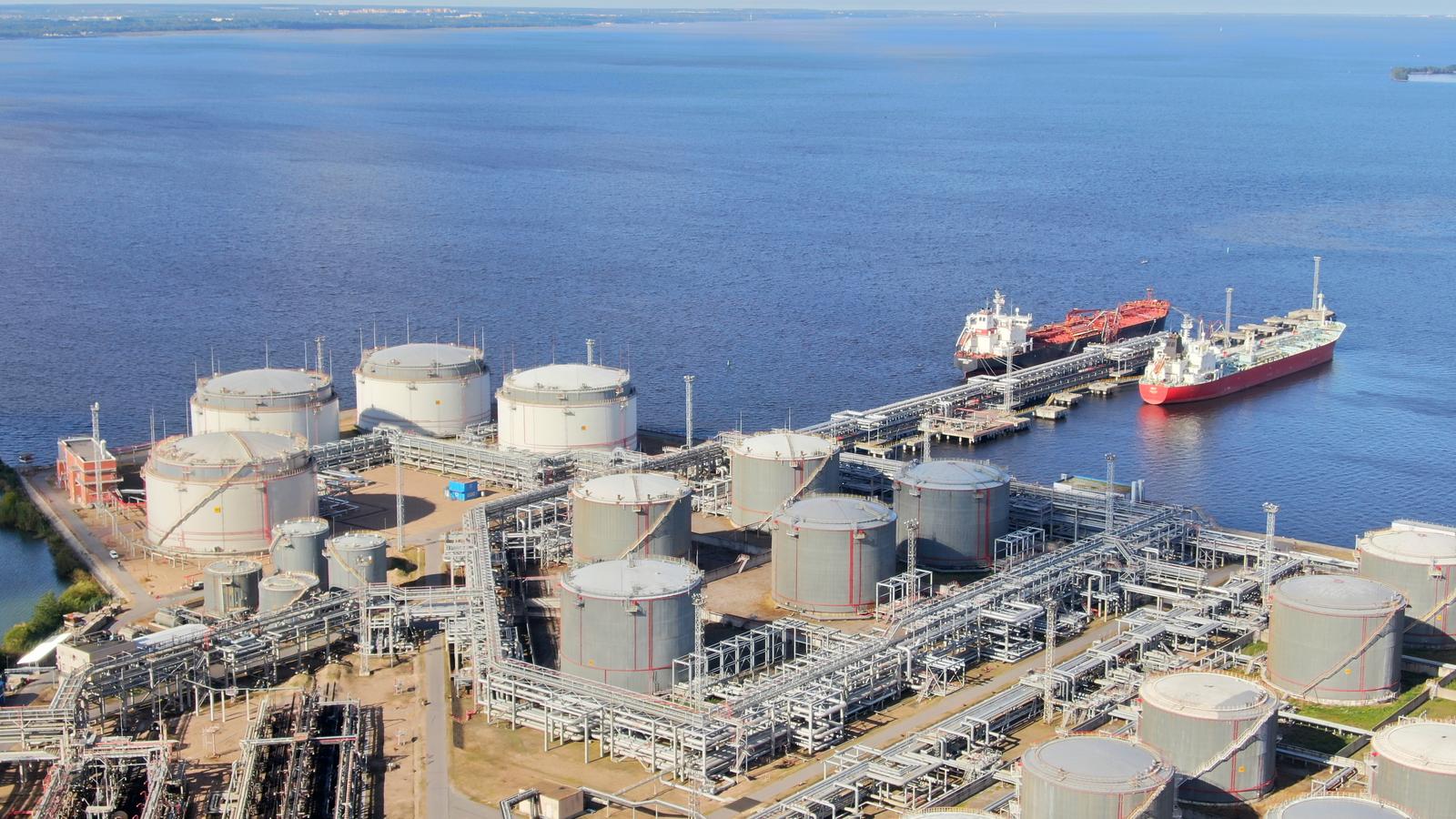 БПЛА атаковали Петербургский нефтяной терминал — www1.ru