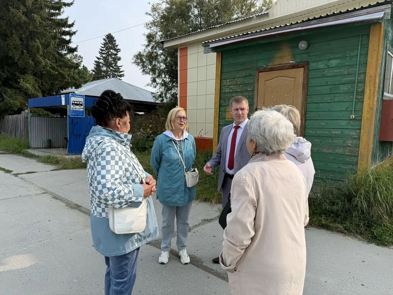 В Березово креативно подошли к ремонту дороги и тротуара в условиях скромного финансирования — Ugra-news.ru