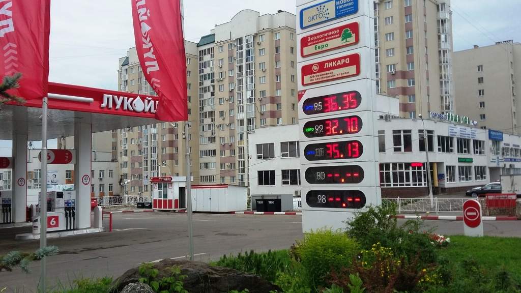 На российские АЗС могут ввести лимиты из-за дефицита бензина — Пруфы