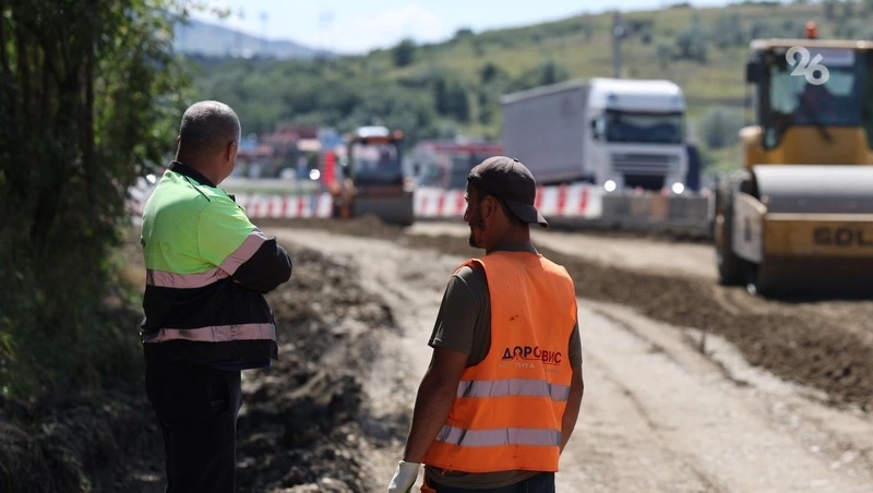 Время пути в Ставрополь сократится вдвое»: подъезд к городу расширяют до четырёх полос — Победа 26