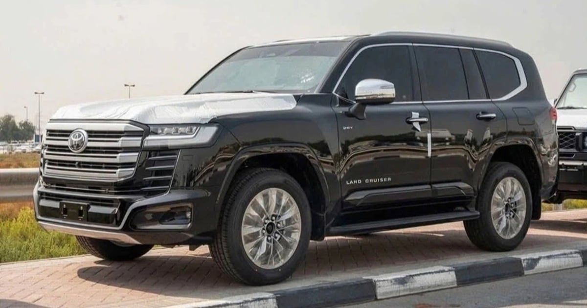 Гибридный Land Cruiser еще не поступил в продажу, но частные дилеры называют разницу в цене в 900 миллионов донгов. — Vietnam.vn