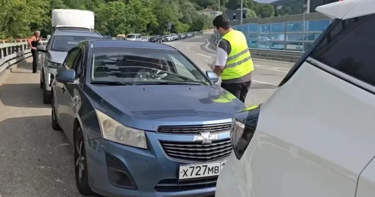 Из-за повышенного спроса в условиях курортного сезона». На Кубань вернулись очереди за бензином — Новая газета