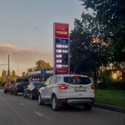 В Липецке образовались километровые очереди на АЗС за бензином — moe-lipetsk.ru