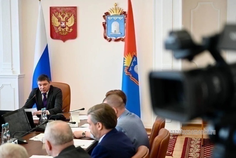 Отопление, топливо и аварии на сетях обсудят на планёрке у Евгения Первышова — Сельская новь
