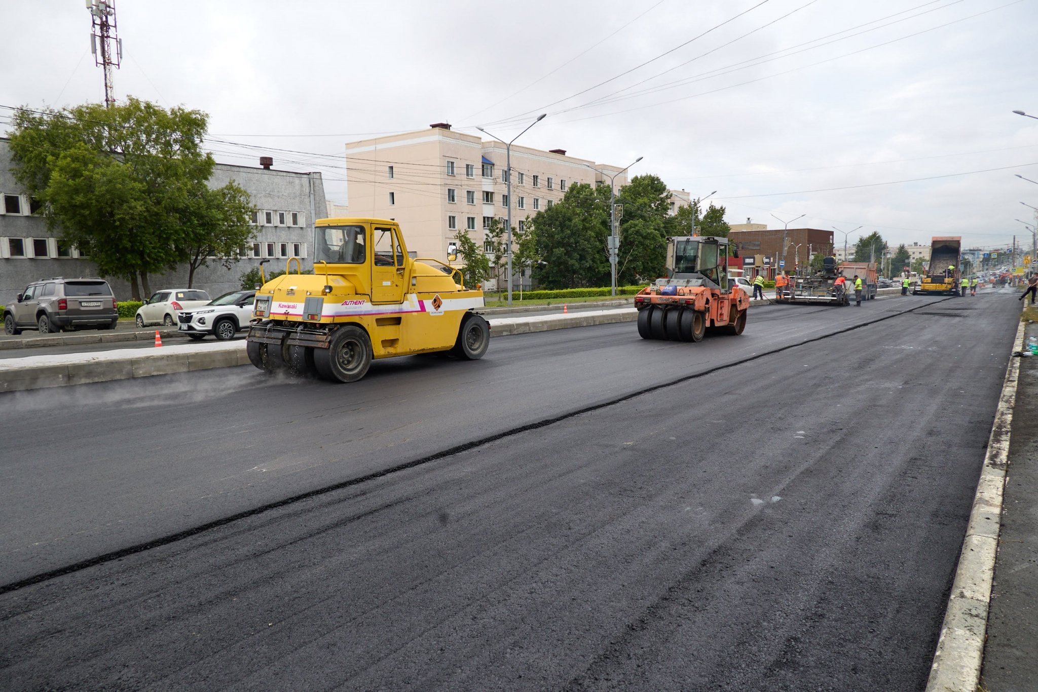 В Южно-Сахалинске обновили более 100 тыс. кв. метров асфальта с начала года — sakhalinmedia.ru