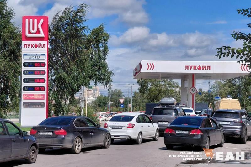 На заправках в Челябинской области вновь растут очереди — Европейско-Азиатские Новости