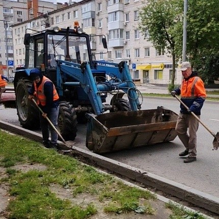 На четырех улицах Йошкар-Олы рабочие заняты ямочным ремонтом дорог — Марийская правда