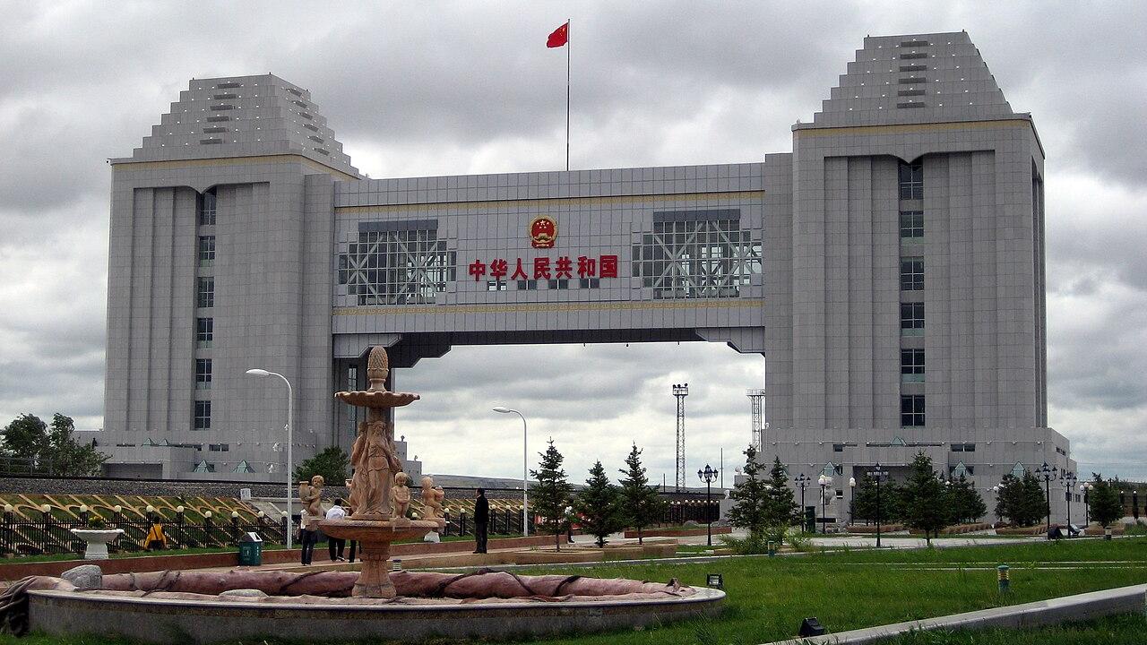 Китайцы едут в Россию на своих машинах: почему пограничные службы оказались не готовы к массовому потоку — Правда.Ру
