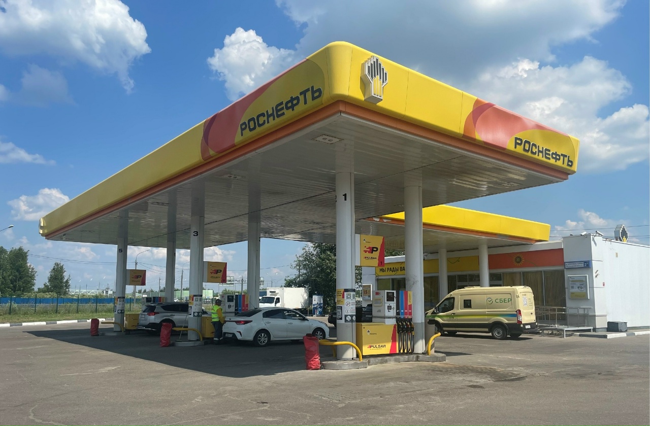 В Кострому срочно везут бензин после сбоя в поставках на АЗС «Газпромнефти — TOP24 • Кострома