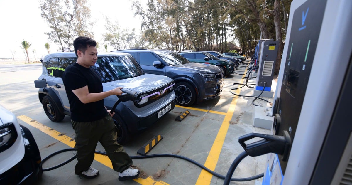 Изменится ли конкуренция на зарядных станциях VinFast, EV One, EverCharge и EverEV с введением новых стандартов? — Vietnam.vn