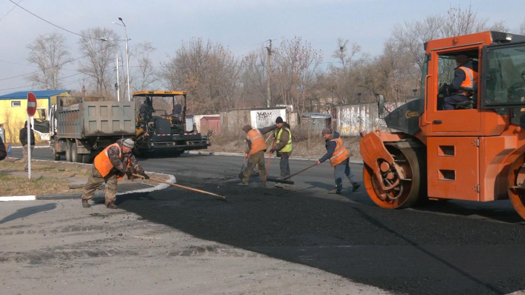Обновление дороги на Третьем путевом переулке в Хабаровске завершается — Телеканал "ХАБАРОВСК"
