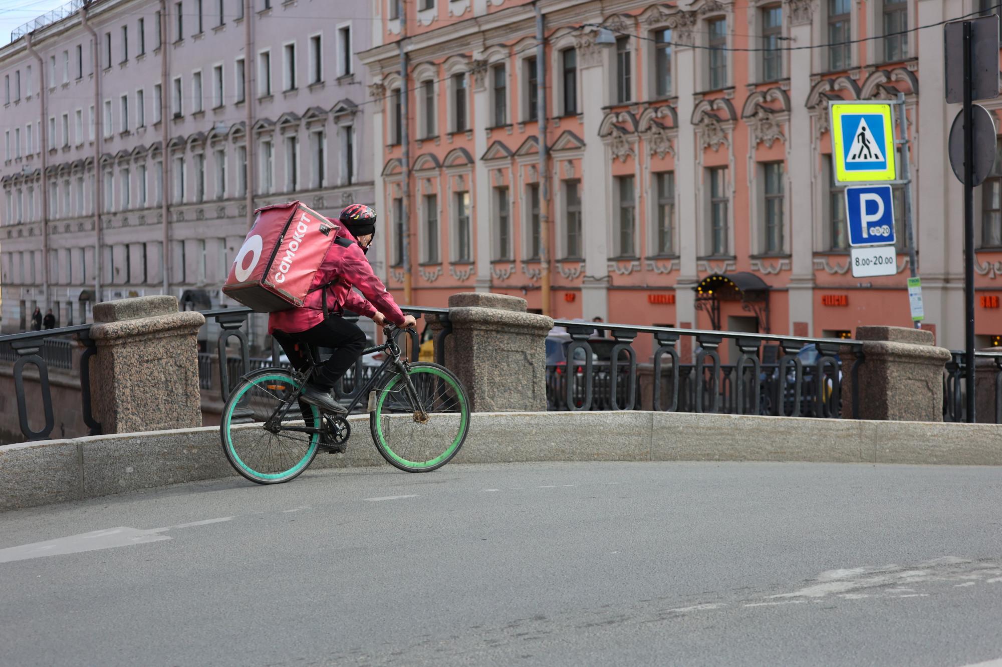 В Петербурге обсудят введение теста на знание ПДД для курьеров — spbdnevnik.ru