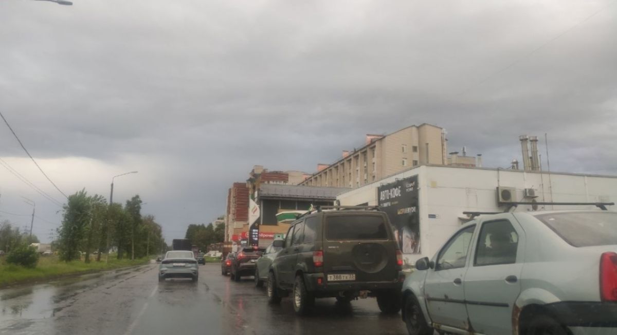 Не опять, а снова: во Владимир вернулись очереди на заправках — newsvladimir.ru